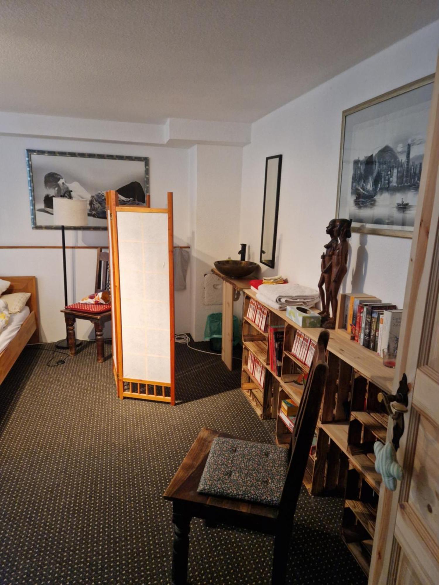Grosses Gemuetliches Zimmer Mit Eigener Dusche Und Sauna Auf Wunsch Rheinstetten Exterior foto